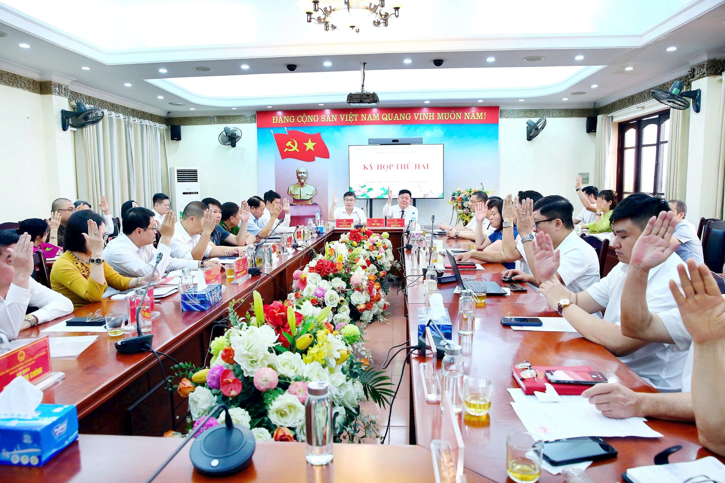 Kỳ họp thứ hai HĐND phường Văn Miếu - Quốc Tử Giám: Kiện toàn các chức danh lãnh đạo chủ chốt