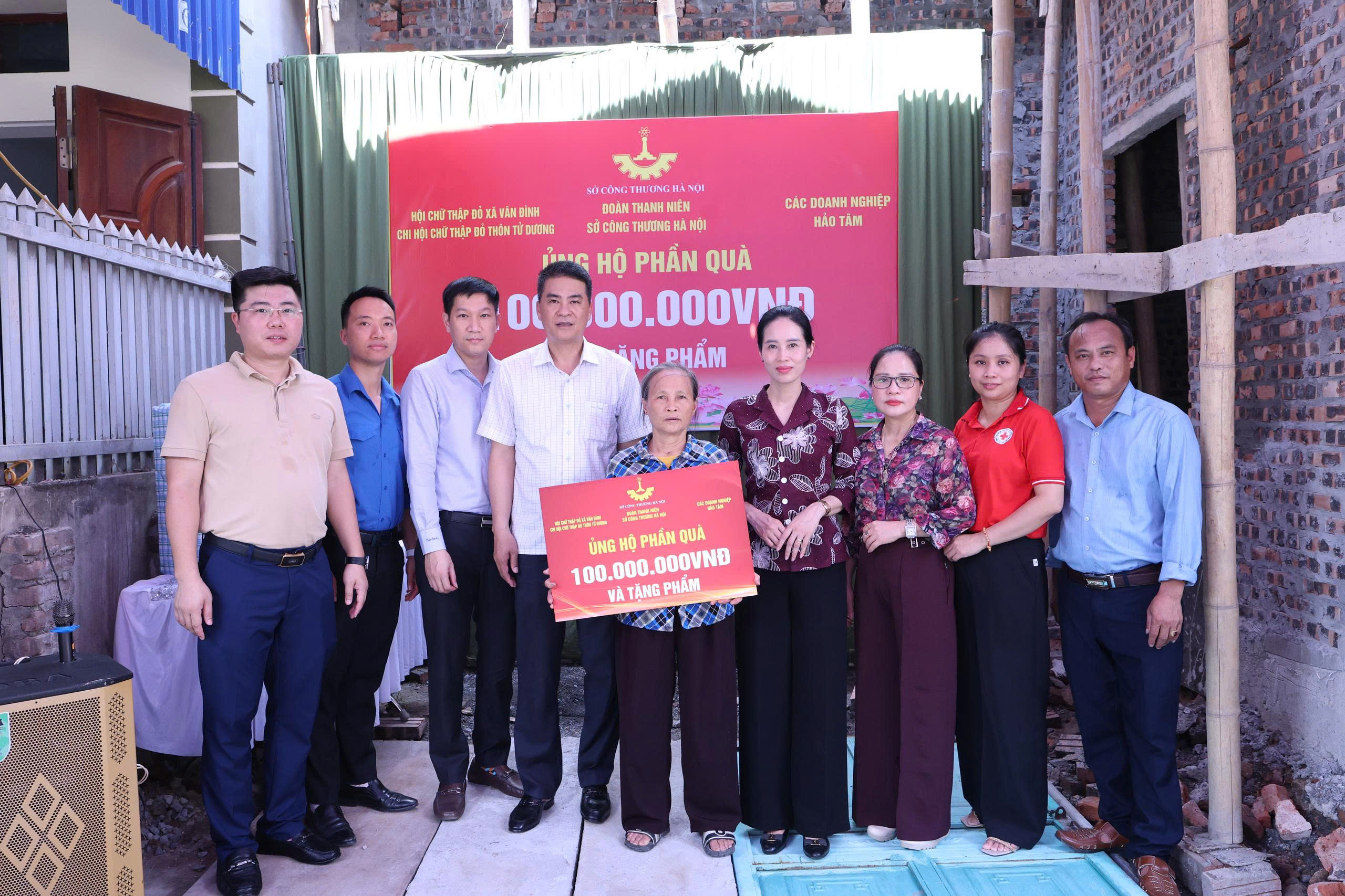 Sở Công thương Thành phố Hà nội hỗ trợ xây dựng “nhà chữ thập đỏ” tại thôn Tử Dương, xã Vân Đình