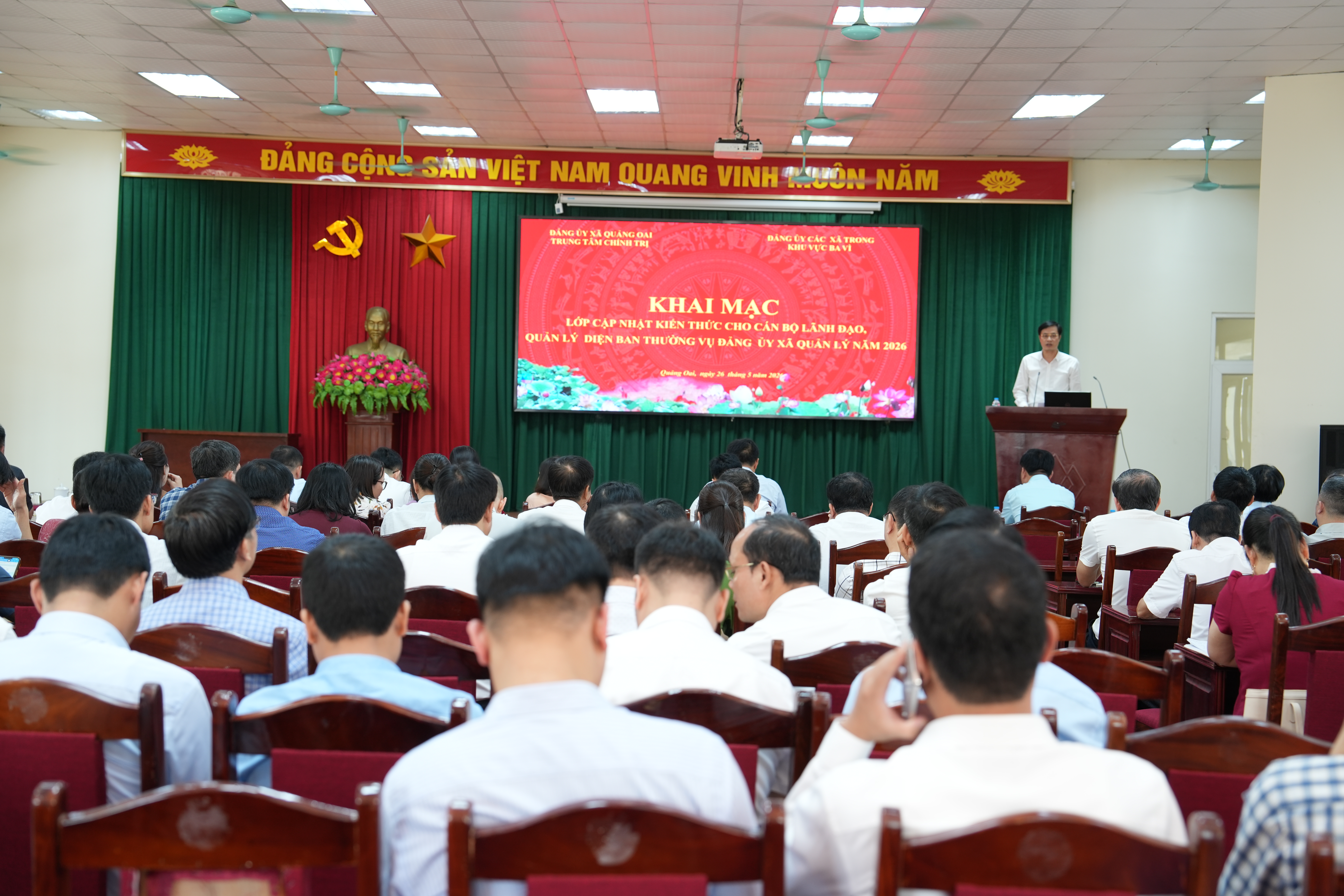 Nâng cao năng lực cán bộ cơ sở qua lớp bồi dưỡng cập nhật kiến thức lãnh đạo, quản lý