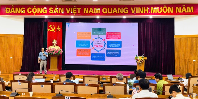 Phường Việt Hưng nâng cao năng lực số cho cán bộ cơ sở qua lớp bồi dưỡng chuyên sâu về trí tuệ nhân tạo