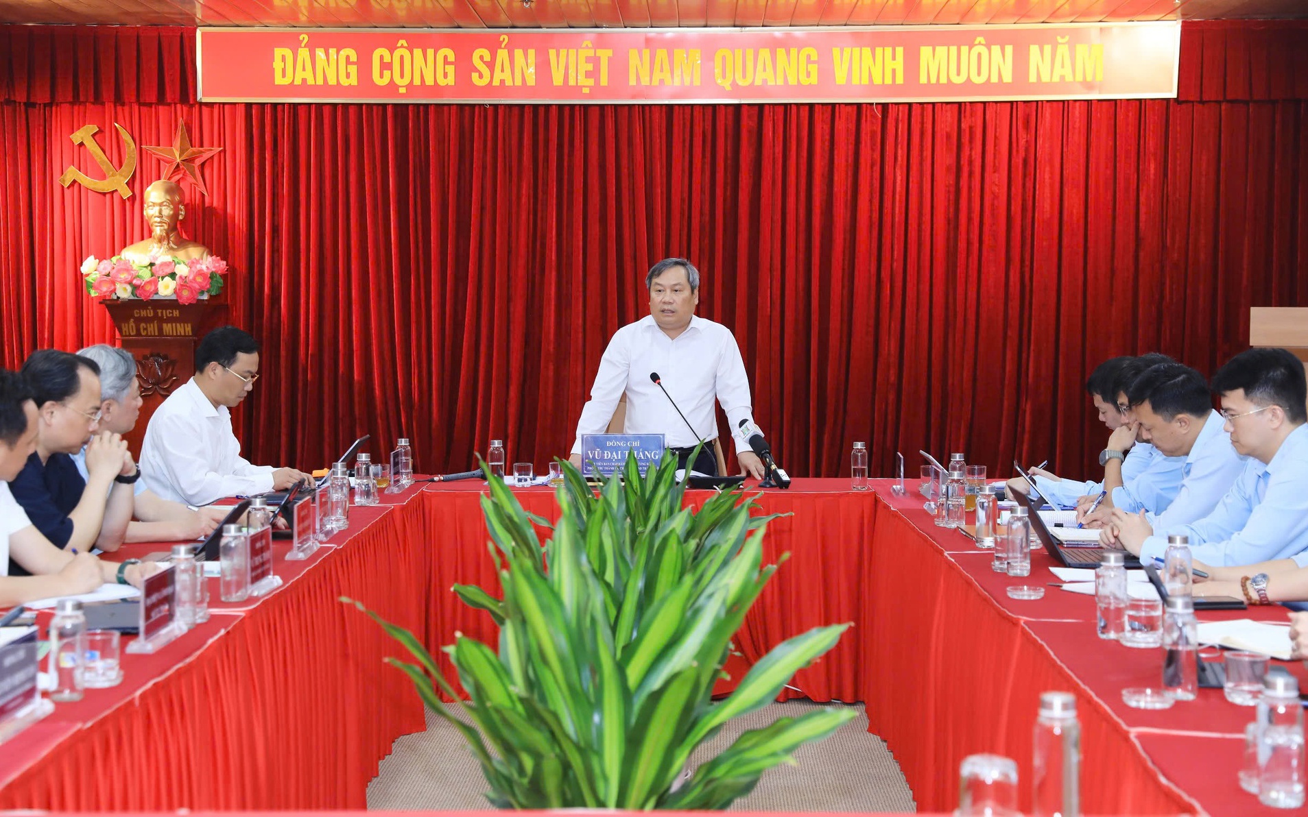 Chủ tịch UBND thành phố Hà Nội yêu cầu tiếp tục nâng cao chất lượng phục vụ người dân, doanh nghiệp tại Trung tâm Phục vụ Hành chính công