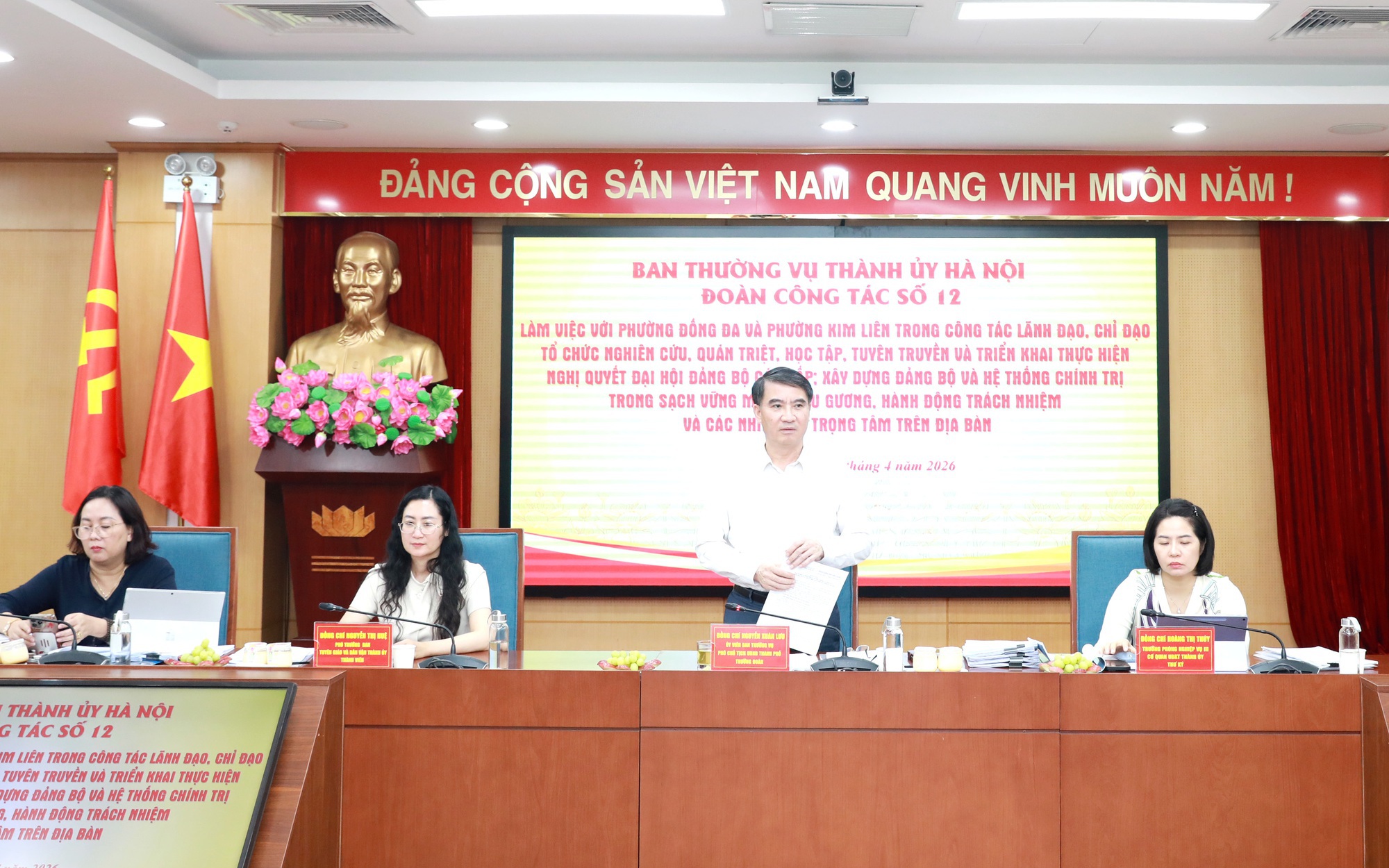 Phó Chủ tịch UBND thành phố Nguyễn Xuân Lưu kiểm tra việc thực hiện nghị quyết tại phường Đống Đa và phường Kim Liên