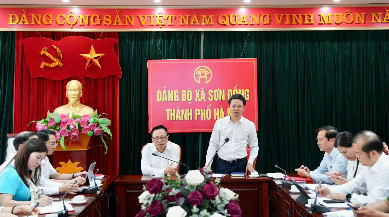 Xã Sơn Đồng công bố quyết định kiện toàn nhân sự Bí thư Đảng ủy nhiệm kỳ 2025-2030
