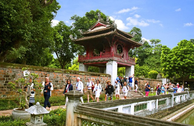 Hà Nội siết chặt quản lý hoạt động du lịch, ưu tiên phát triển sản phẩm chất lượng cao gắn với bảo đảm an toàn
