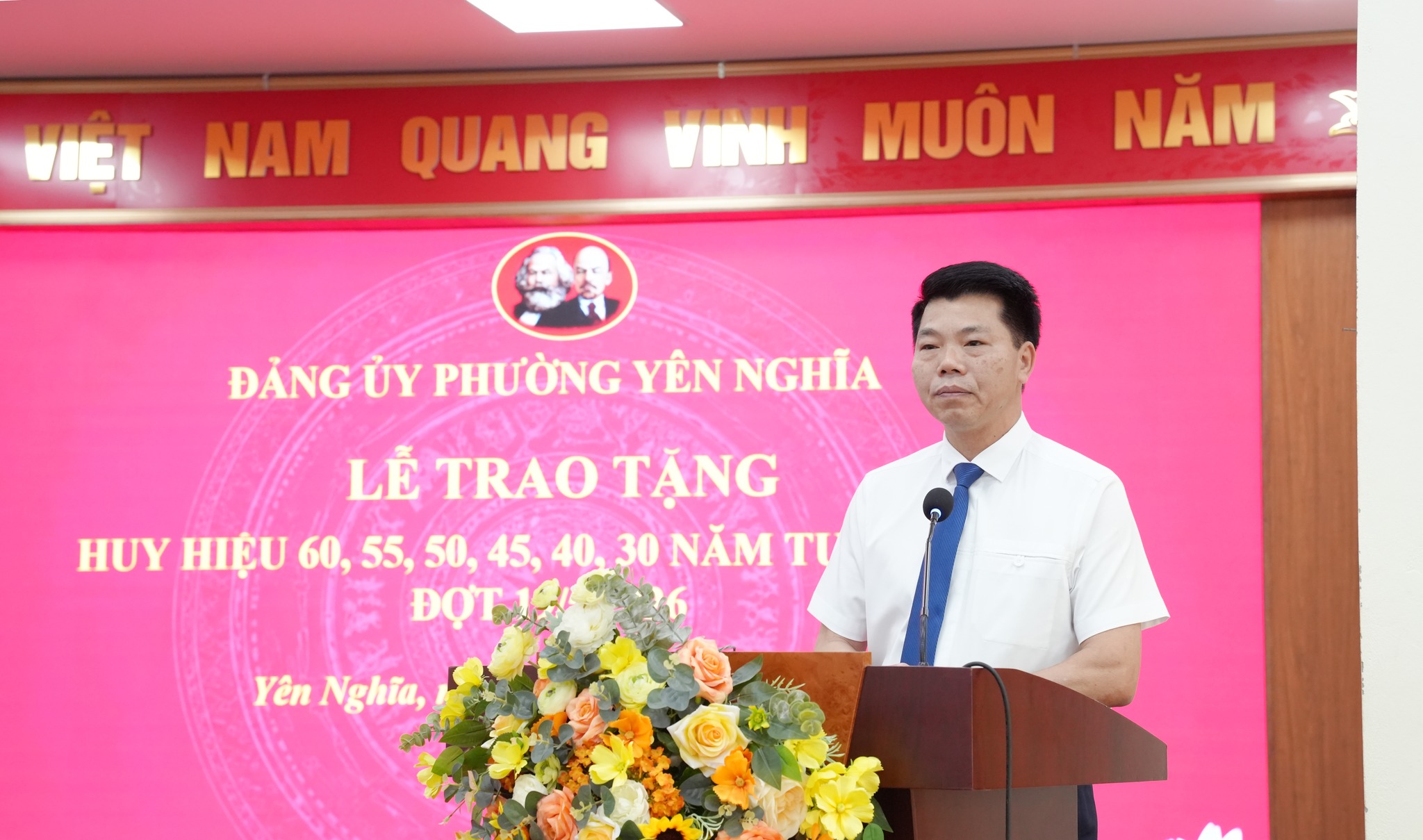Đảng bộ phường Yên Nghĩa trao Huy hiệu Đảng, tri ân những cống hiến của các đảng viên lão thành