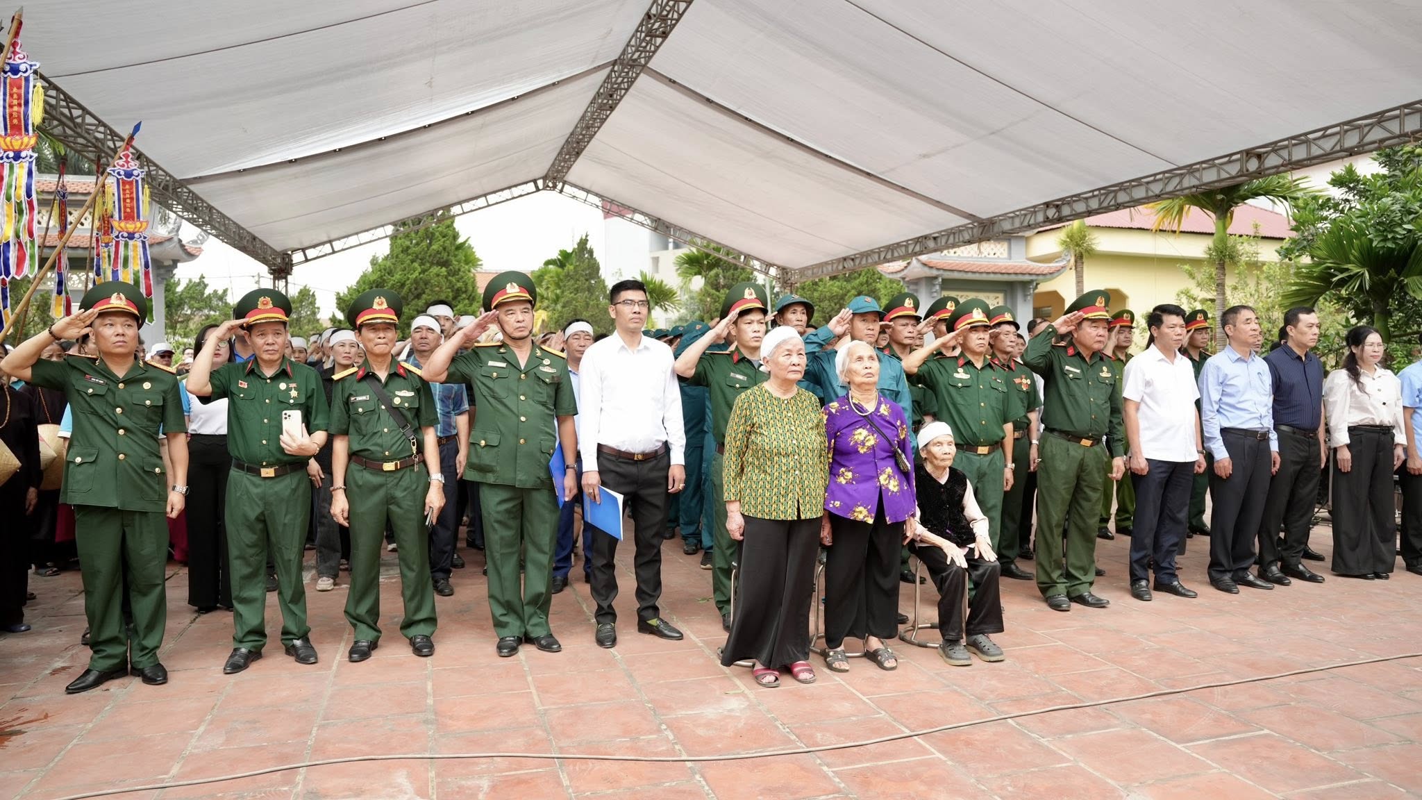 Phường Yên Nghĩa trang trọng đón nhận, an táng hài cốt liệt sĩ Lê Đắc Hiển về quê hương