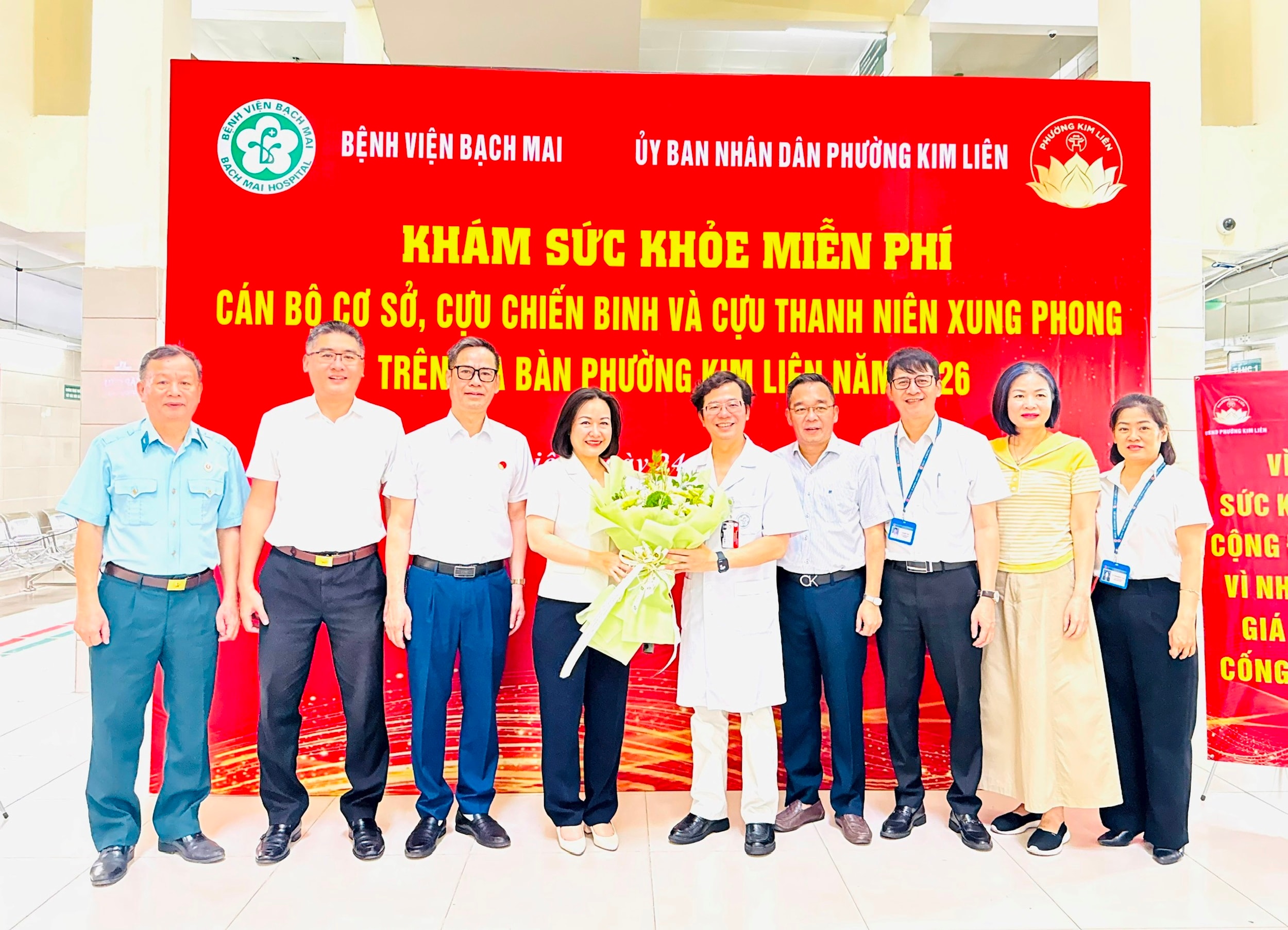 Phường Kim Liên chăm sóc sức khỏe cán bộ cơ sở, cựu chiến binh qua chương trình khám bệnh miễn phí