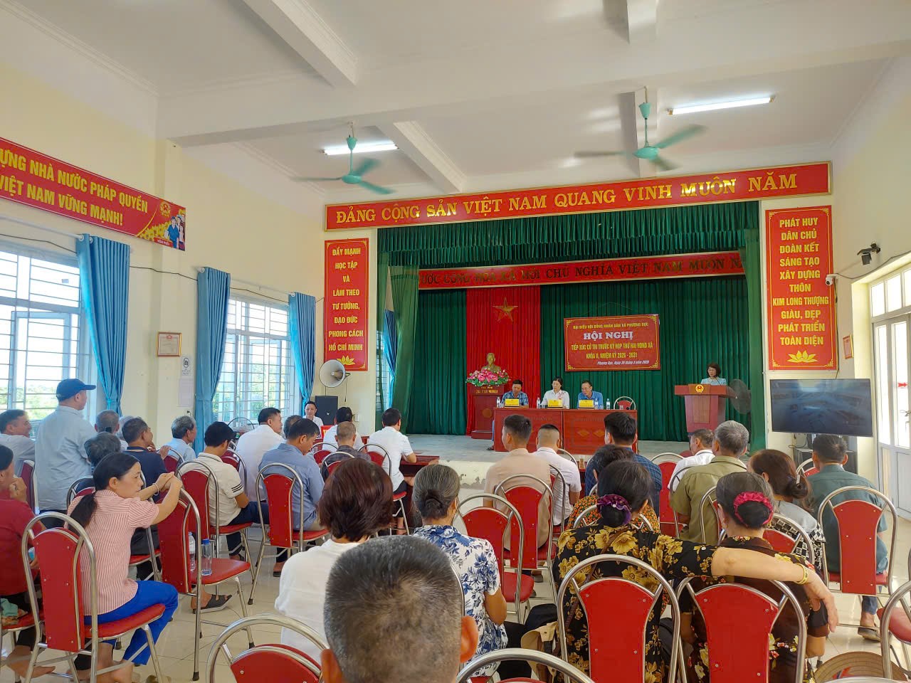 Tổ đại biểu số 6 HĐND xã Phượng Dực ghi nhận nhiều kiến nghị dân sinh tại hội nghị tiếp xúc cử tri địa bàn xã Hoàng Long cũ