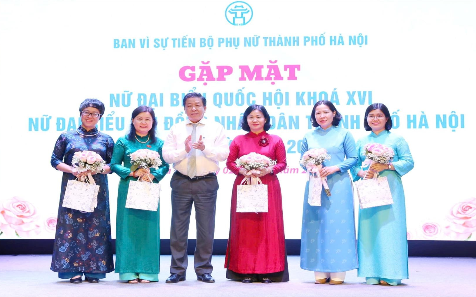 Thành phố Hà Nội gặp mặt nữ đại biểu Quốc hội, HĐND nhiệm kỳ 2026-2031, lan tỏa vai trò phụ nữ trong cơ quan dân cử