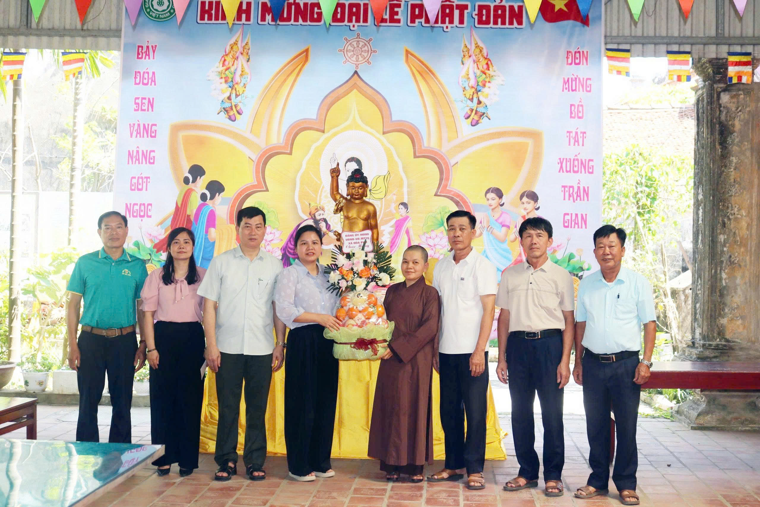 Xã Hòa Phú thăm, chúc mừng các cơ sở Phật giáo nhân Đại lễ Phật đản năm 2026