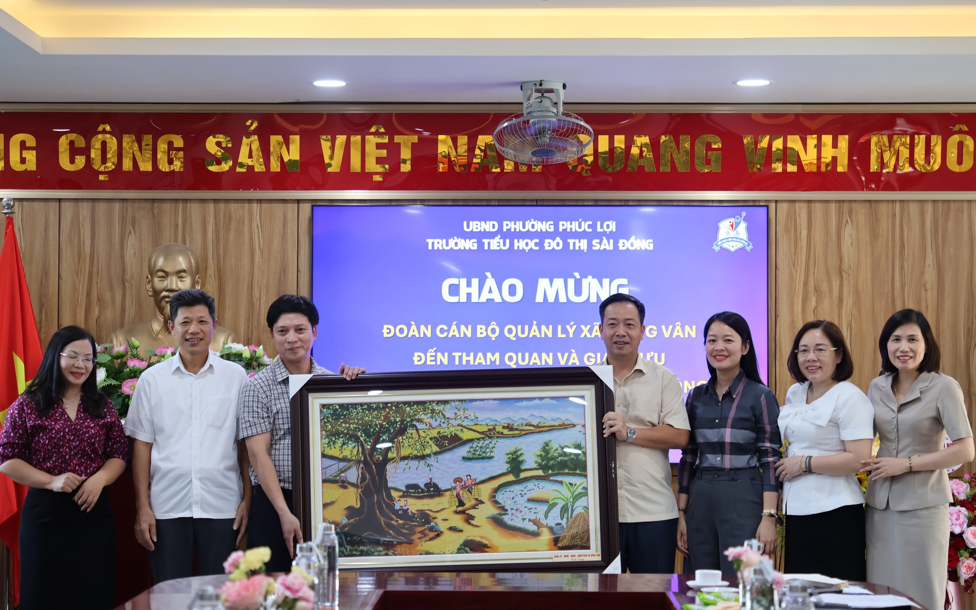 Phường Phúc Lợi chia sẻ kinh nghiệm xây dựng mô hình giáo dục chất lượng cao với xã Hồng Vân