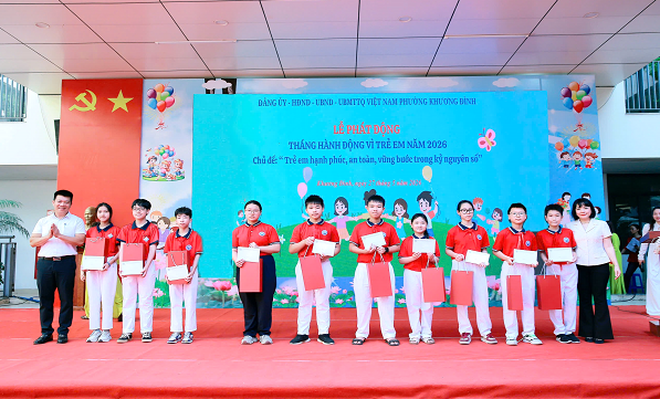 Phường Khương Đình trao hơn 380 suất quà, lan tỏa thông điệp bảo vệ trẻ em trong kỷ nguyên số