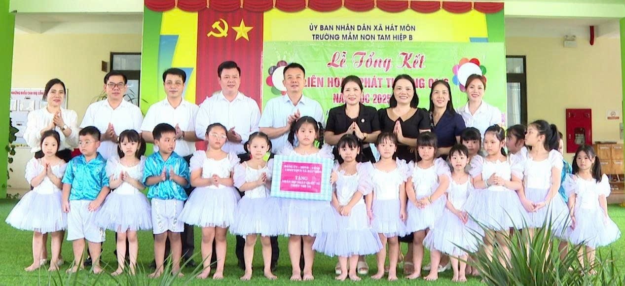 Xã Hát Môn trao yêu thương tới trẻ mầm non nhân dịp Quốc tế Thiếu nhi 01-6