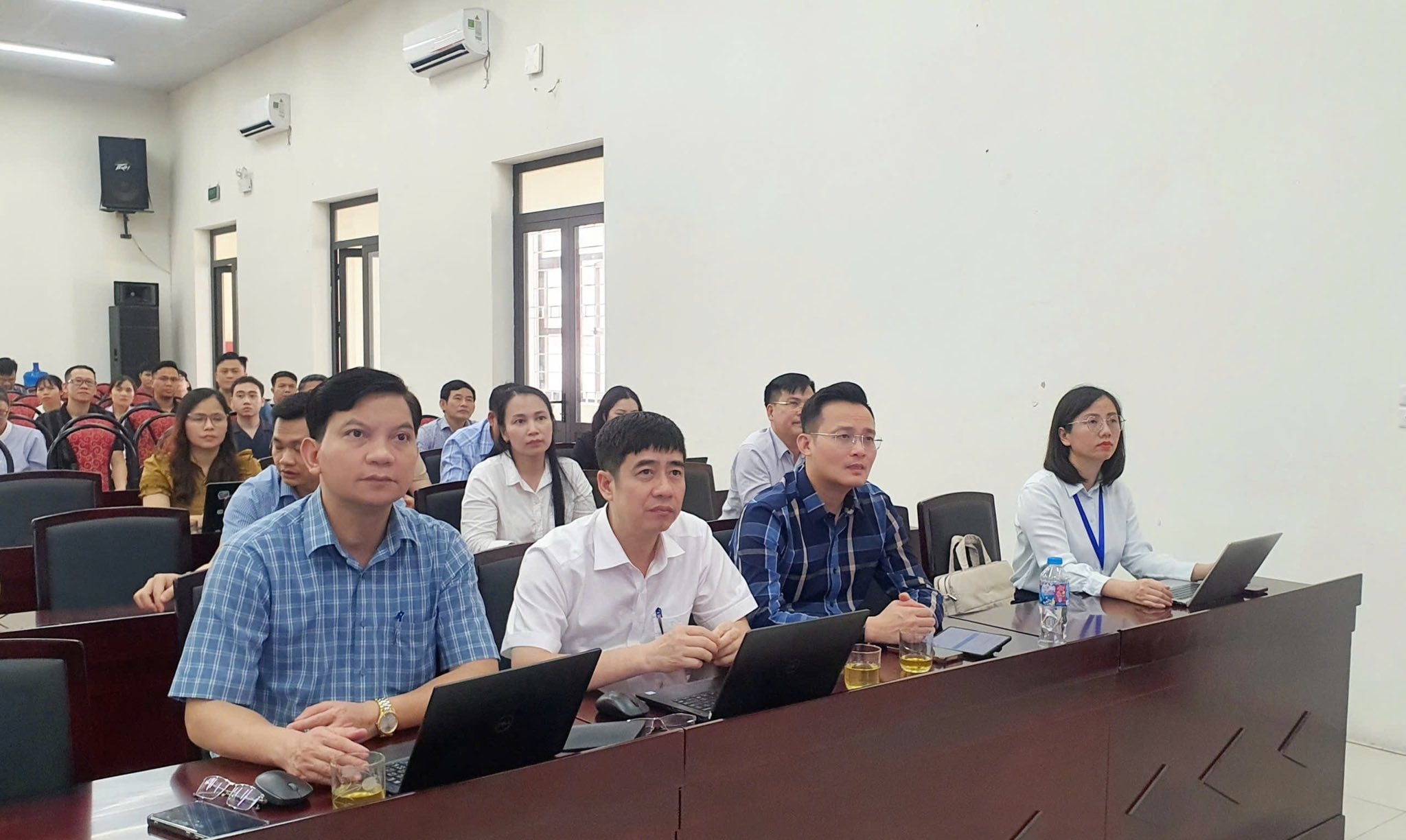 Phường Phú Lương đẩy mạnh chuyển đổi số, tập huấn vận hành nền tảng HanoiWork cho đội ngũ cán bộ