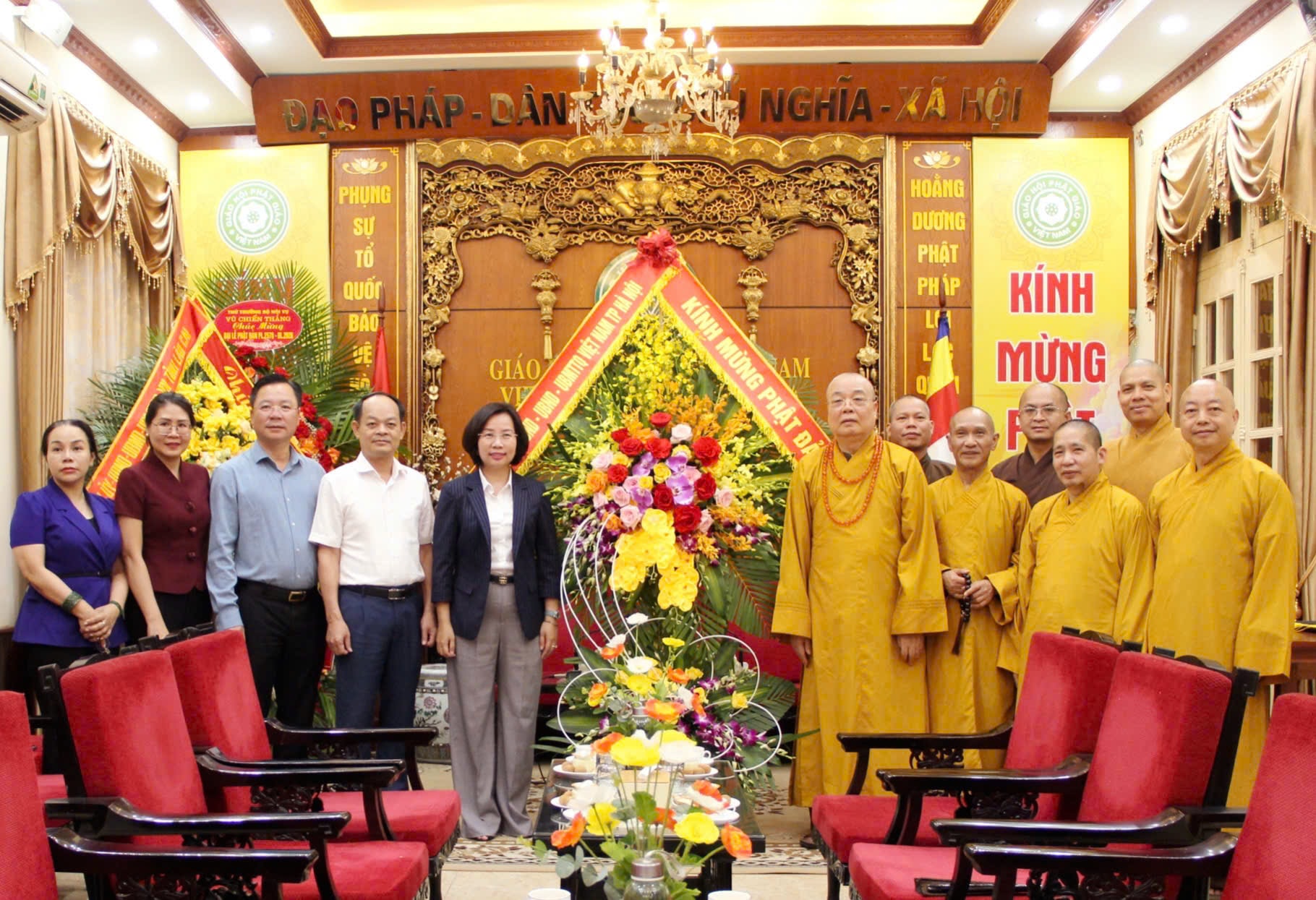 Chủ tịch Ủy ban MTTQ Việt Nam TP Hà Nội thăm, chúc mừng các cơ sở Phật giáo nhân dịp Đại lễ Phật đản