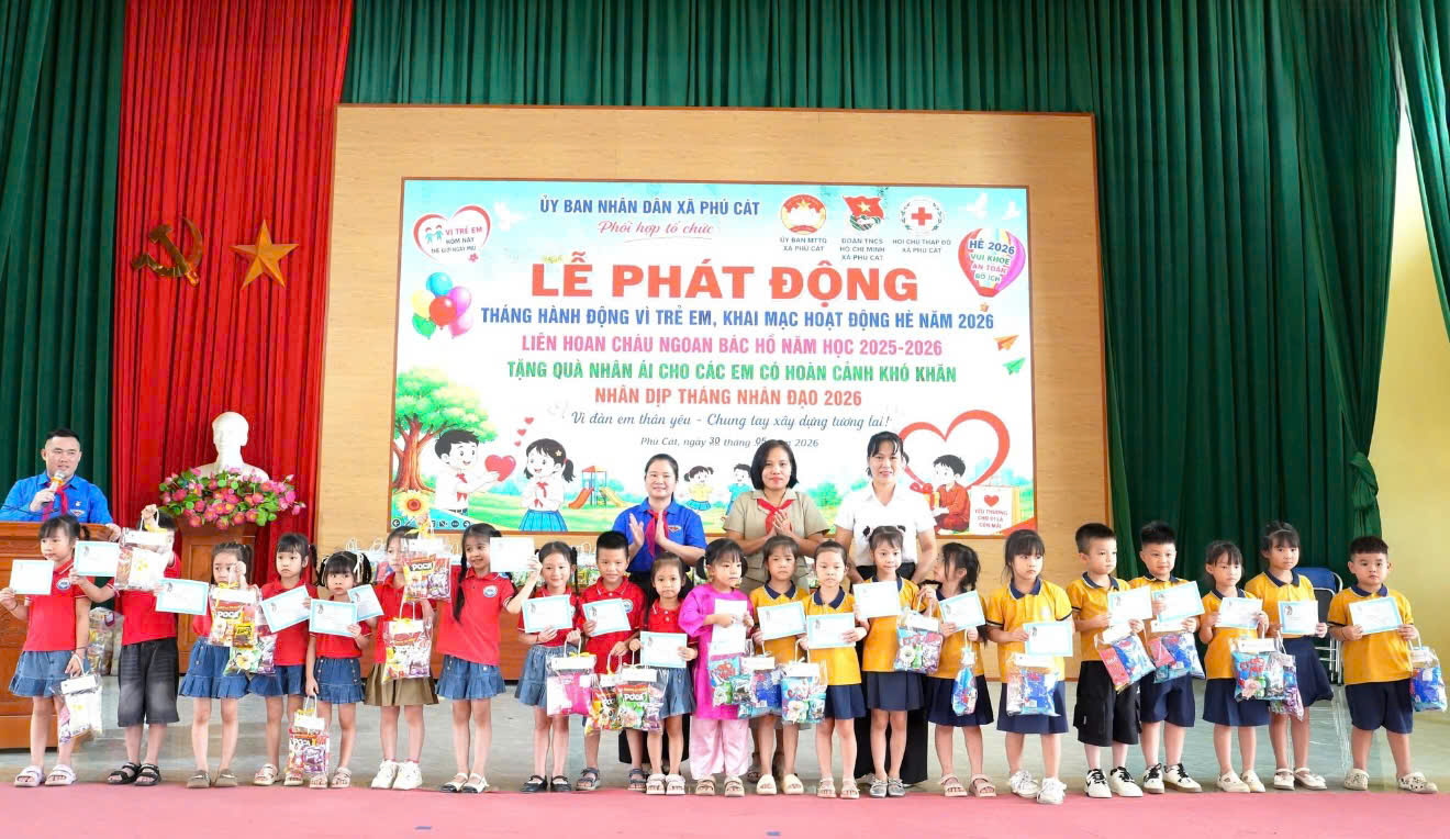 Xã Phú Cát tuyên dương 168 Cháu ngoan Bác Hồ, phát động Tháng hành động vì trẻ em năm 2026