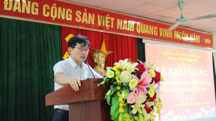 Bồi dưỡng nhận thức về Đảng cho học sinh ưu tú, tạo nguồn đảng viên trẻ từ cơ sở