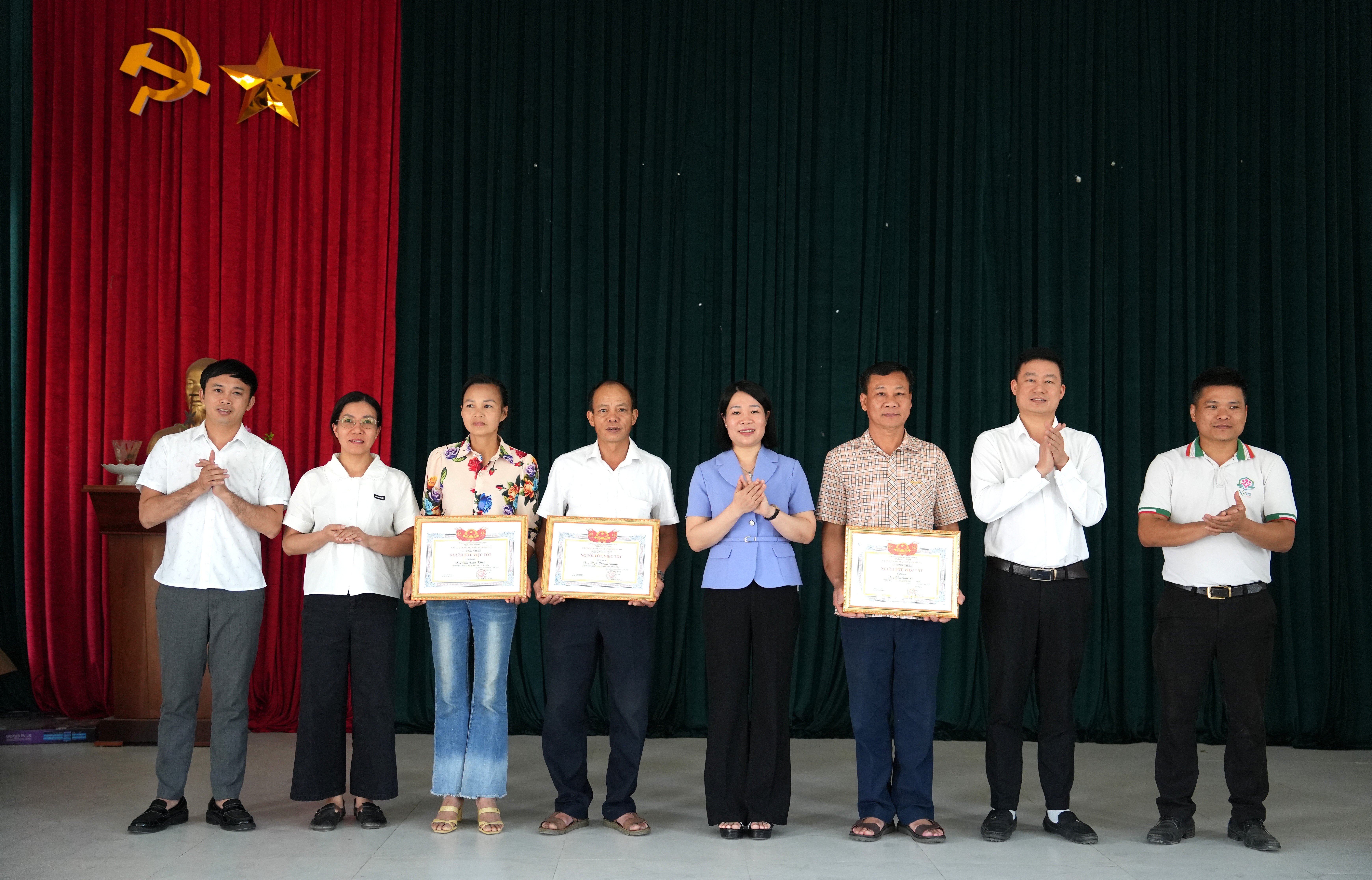 Thôn Thụy Phiêu (xã Quảng Oai) phát huy vai trò chi bộ, tạo đồng thuận cao trong hiến đất mở rộng đường vào đình