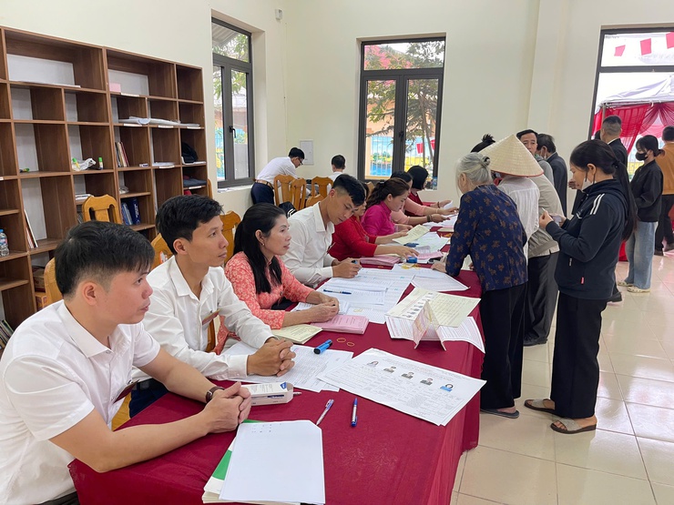 Xã Tây Phương đạt trên 85% cử tri tham gia bỏ phiếu trước 12 giờ 30 ngày 15-3