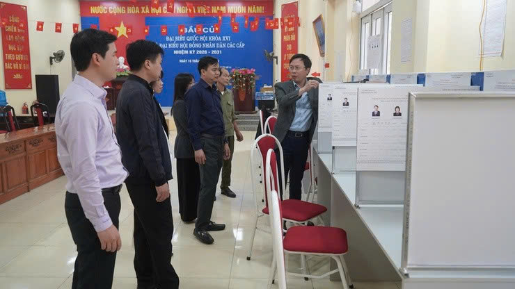 Xã Tây Phương đồng loạt kiểm tra công tác chuẩn bị bầu cử tại các khu vực bỏ phiếu