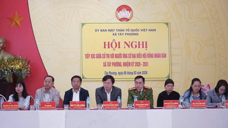 Ứng cử viên đại biểu HĐND xã Tây Phương trình bày chương trình hành động trước cử tri