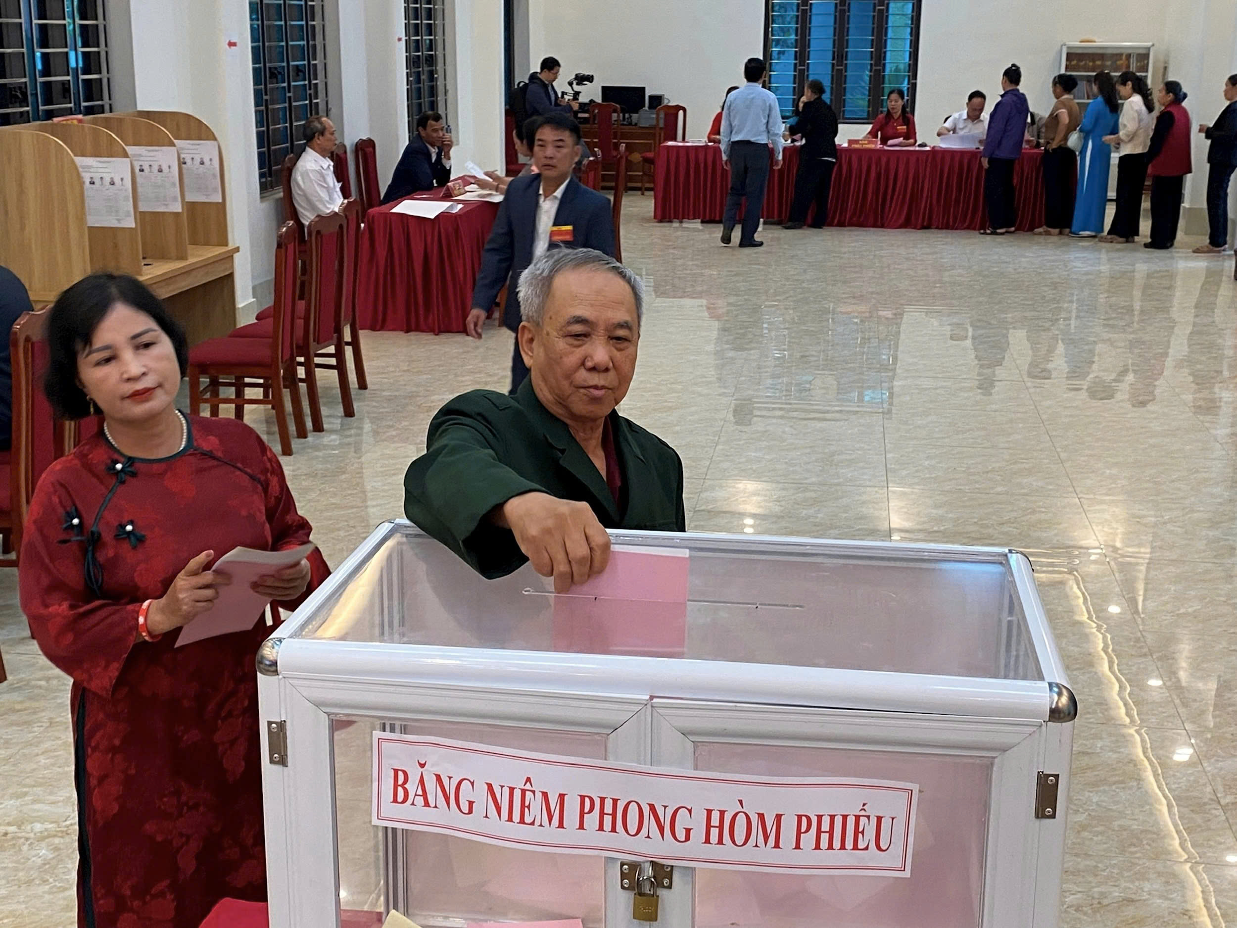 Xã Phúc Thịnh đạt hơn 85% cử tri đi bầu trước 12 giờ 30, nhiều khu vực hoàn thành 100% phiếu bầu