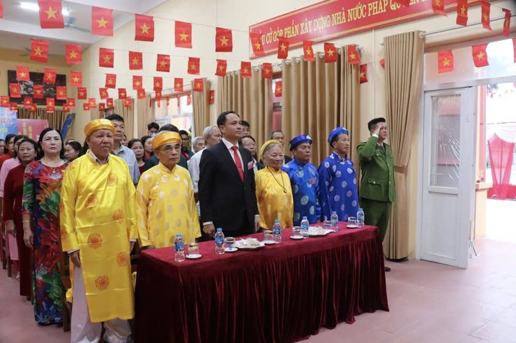 Cử tri xã Phú Xuyên nô nức tham gia bỏ phiếu từ sớm tại khu vực bầu cử thôn Đông Đoài