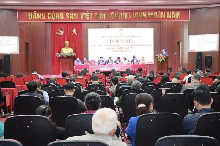 Ứng cử viên đại biểu HĐND thành phố Hà Nội đối thoại với cử tri đơn vị bầu cử số 19 về phát triển nông thôn, làng nghề và hạ tầng liên vùng
