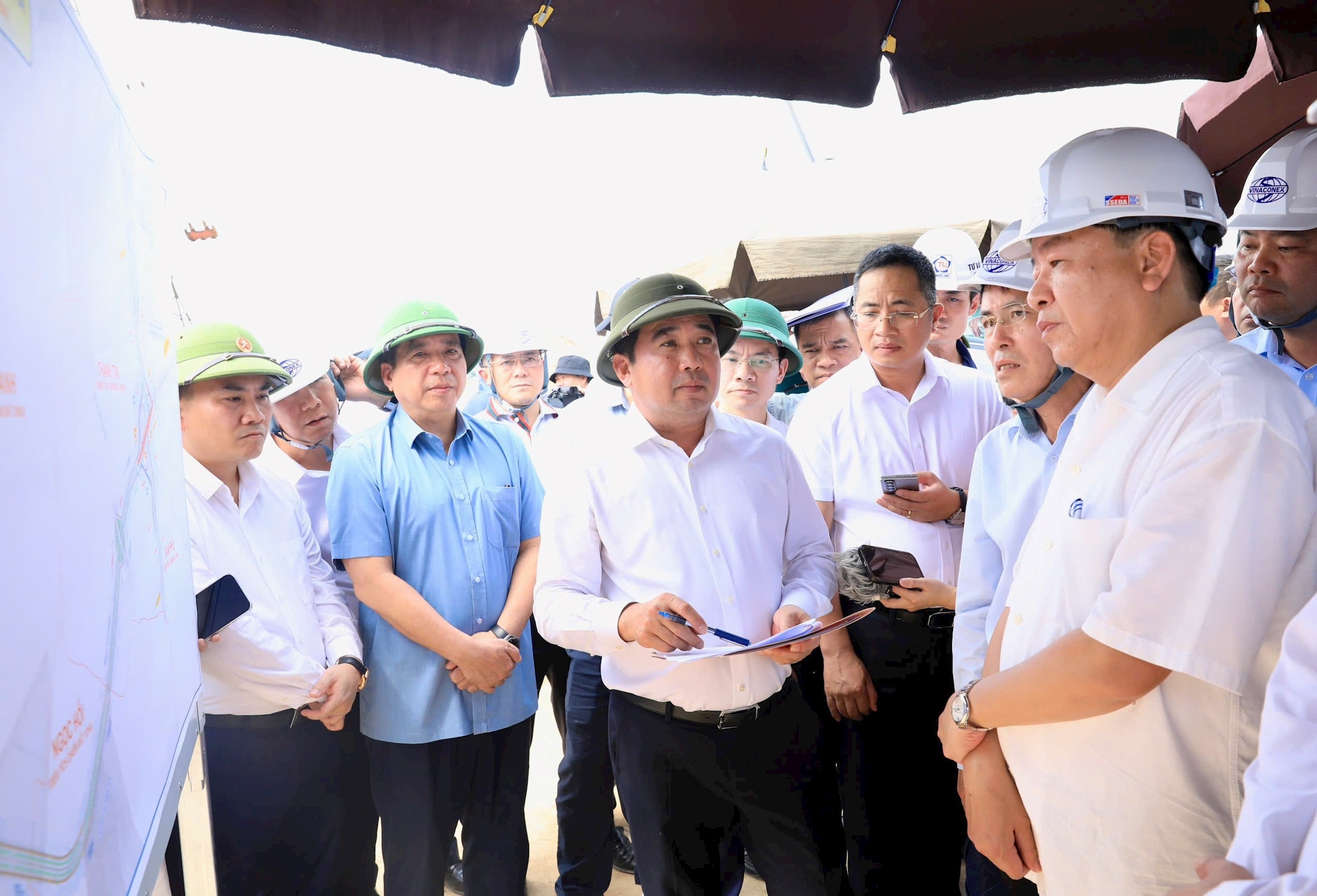 Bí thư Thành ủy Hà Nội yêu cầu tăng tốc các dự án trọng điểm, khắc phục tình trạng chậm tiến độ kéo dài
