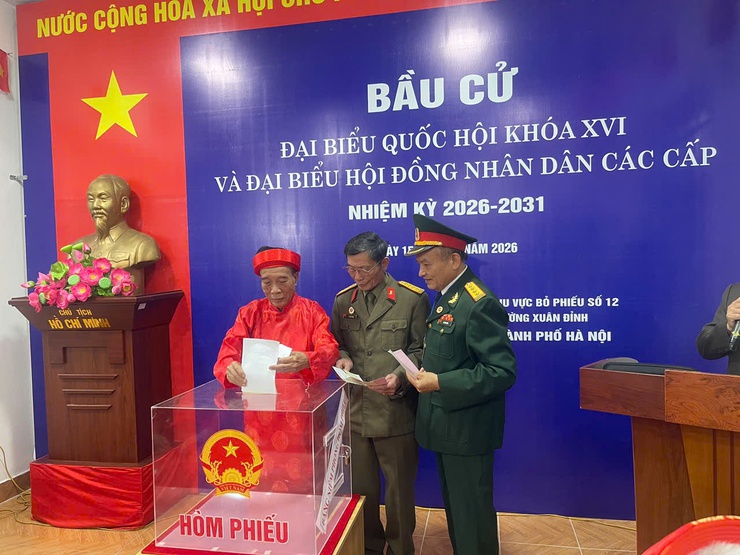 Phường Xuân Đỉnh ghi nhận gần 96% cử tri tham gia bỏ phiếu tính đến 16 giờ 30 ngày 15-3