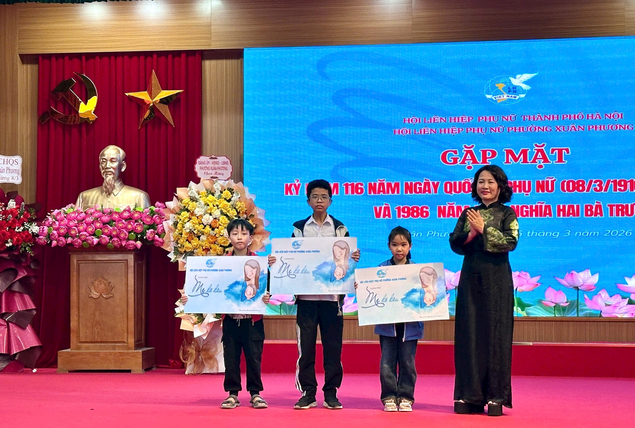 Hội Liên hiệp phụ nữ phường Xuân Phương lan tỏa yêu thương qua chương trình “Mẹ đỡ đầu”