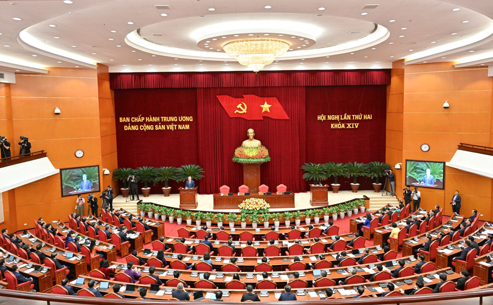 Đẩy mạnh tuyên truyền thực hiện các chương trình hành động của Thành ủy về công tác kiểm tra, giám sát và phòng, chống tham nhũng, lãng phí, tiêu cực