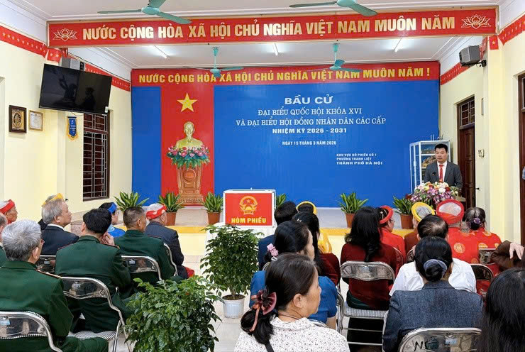 Cử tri phường Thanh Liệt phấn khởi tham gia ngày hội bầu cử từ sáng sớm