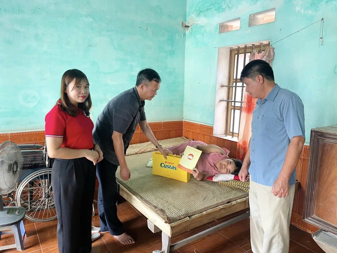 Xã Hòa Xá lan tỏa nghĩa tình Tháng Nhân đạo, trao quà hỗ trợ hộ khó khăn