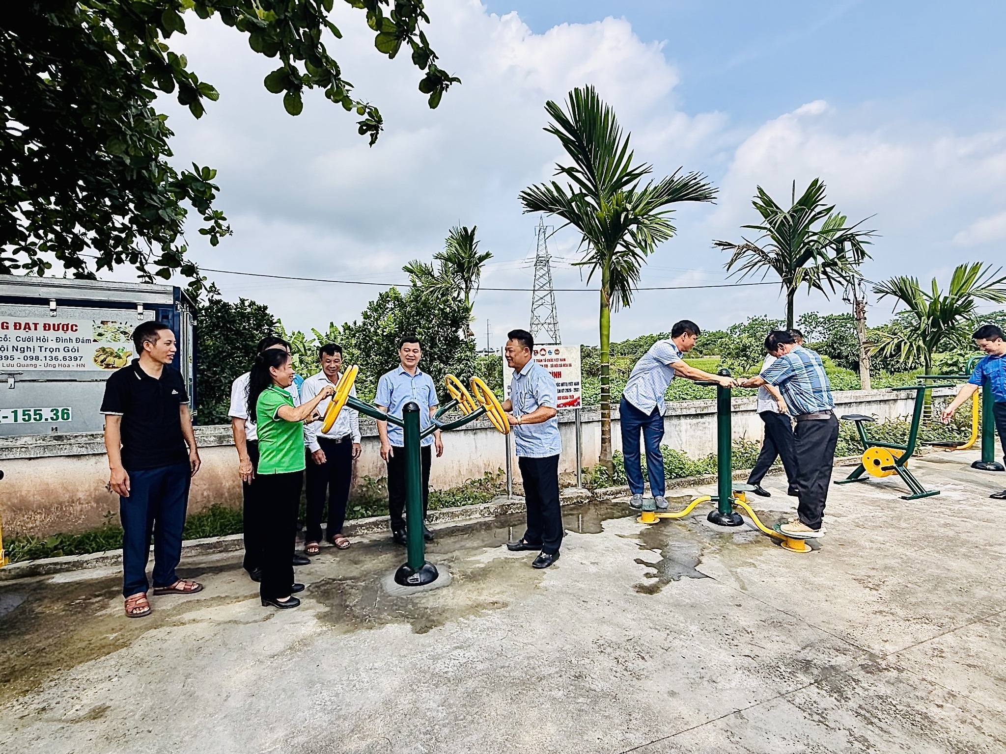 Xã Hòa Xá gắn biển loạt công trình dân sinh chào mừng Đại hội MTTQ và các tổ chức chính trị - xã hội nhiệm kỳ mới