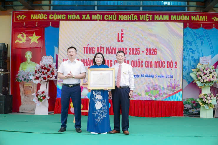 Trường Tiểu học Tam Hiệp B đón Bằng công nhận đạt chuẩn Quốc gia mức độ 2