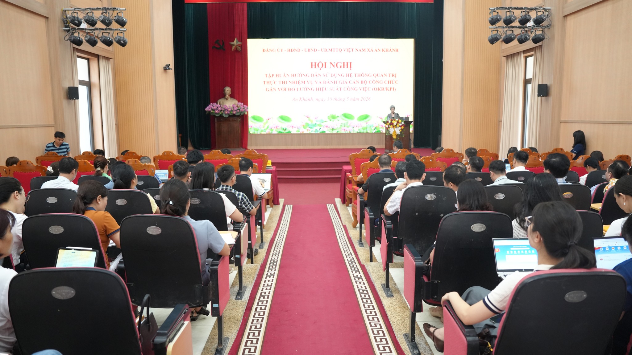 Xã An Khánh đẩy mạnh chuyển đổi số, chuẩn hóa công tác quản trị và đánh giá cán bộ trên nền tảng HanoiWork