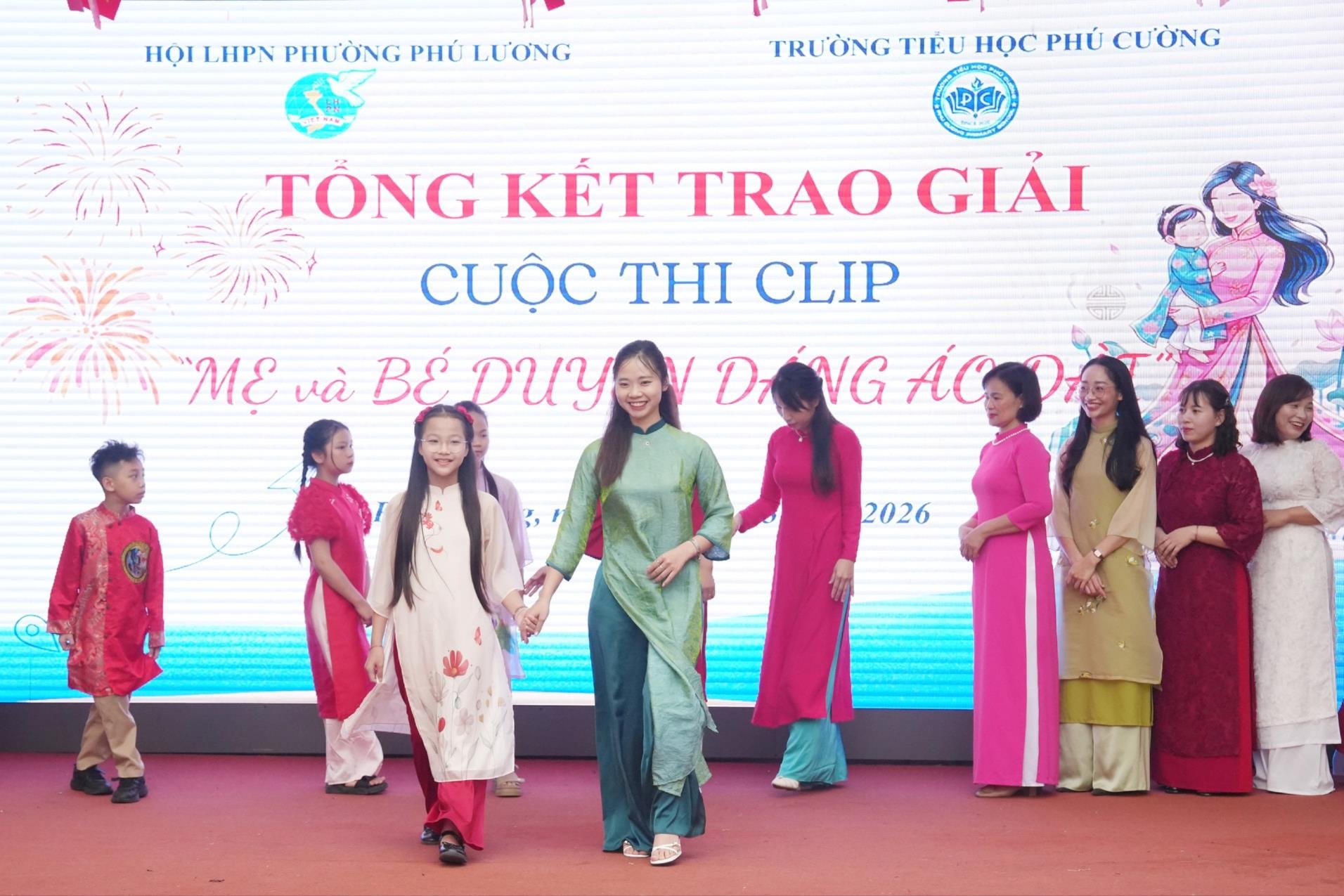 Phường Phú Lương lan tỏa giá trị gia đình qua Cuộc thi “Mẹ và bé duyên dáng áo dài”