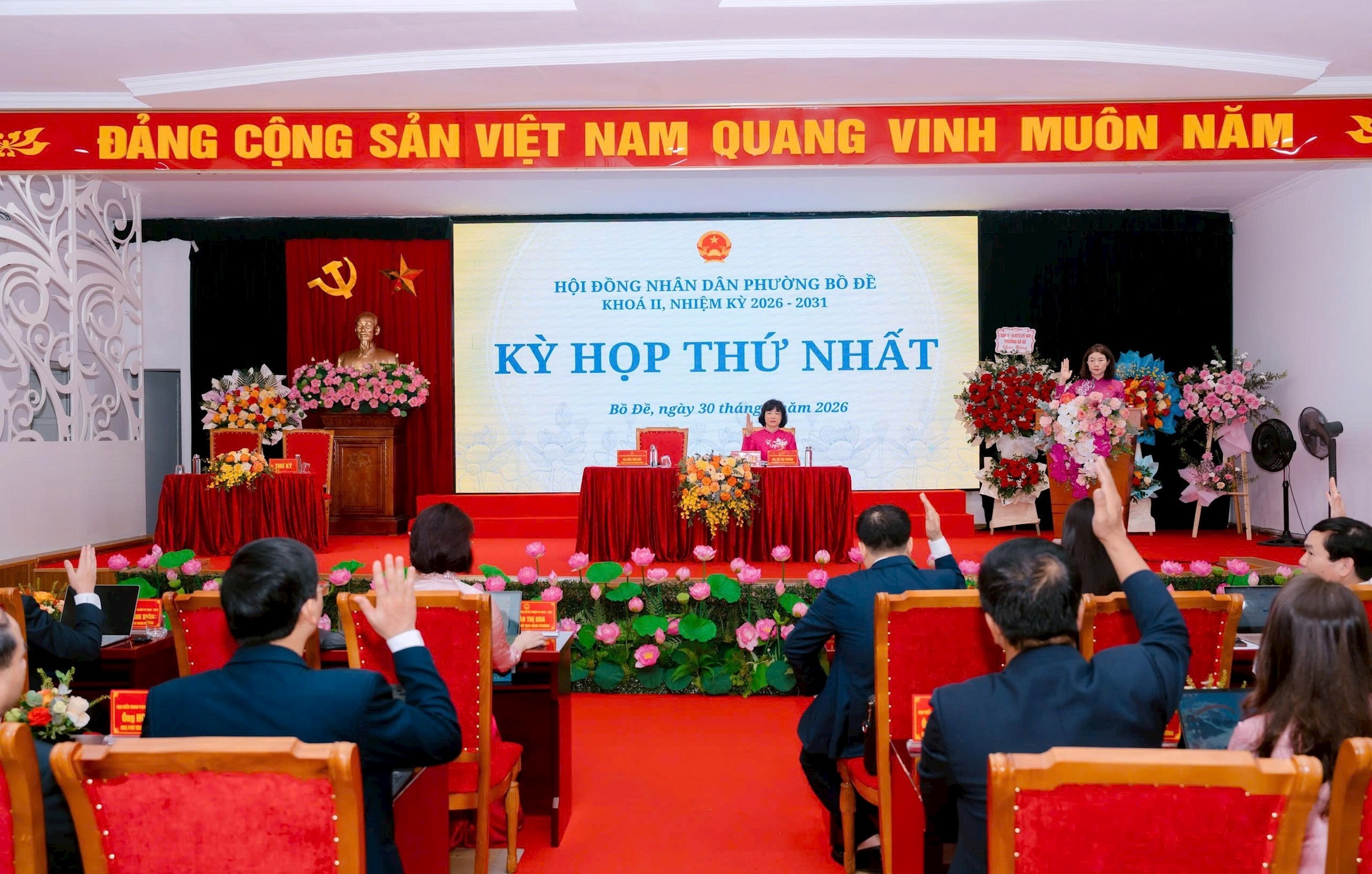 Phường Bồ Đề kiện toàn bộ máy chính quyền nhiệm kỳ mới, thông qua nhiều nghị quyết quan trọng