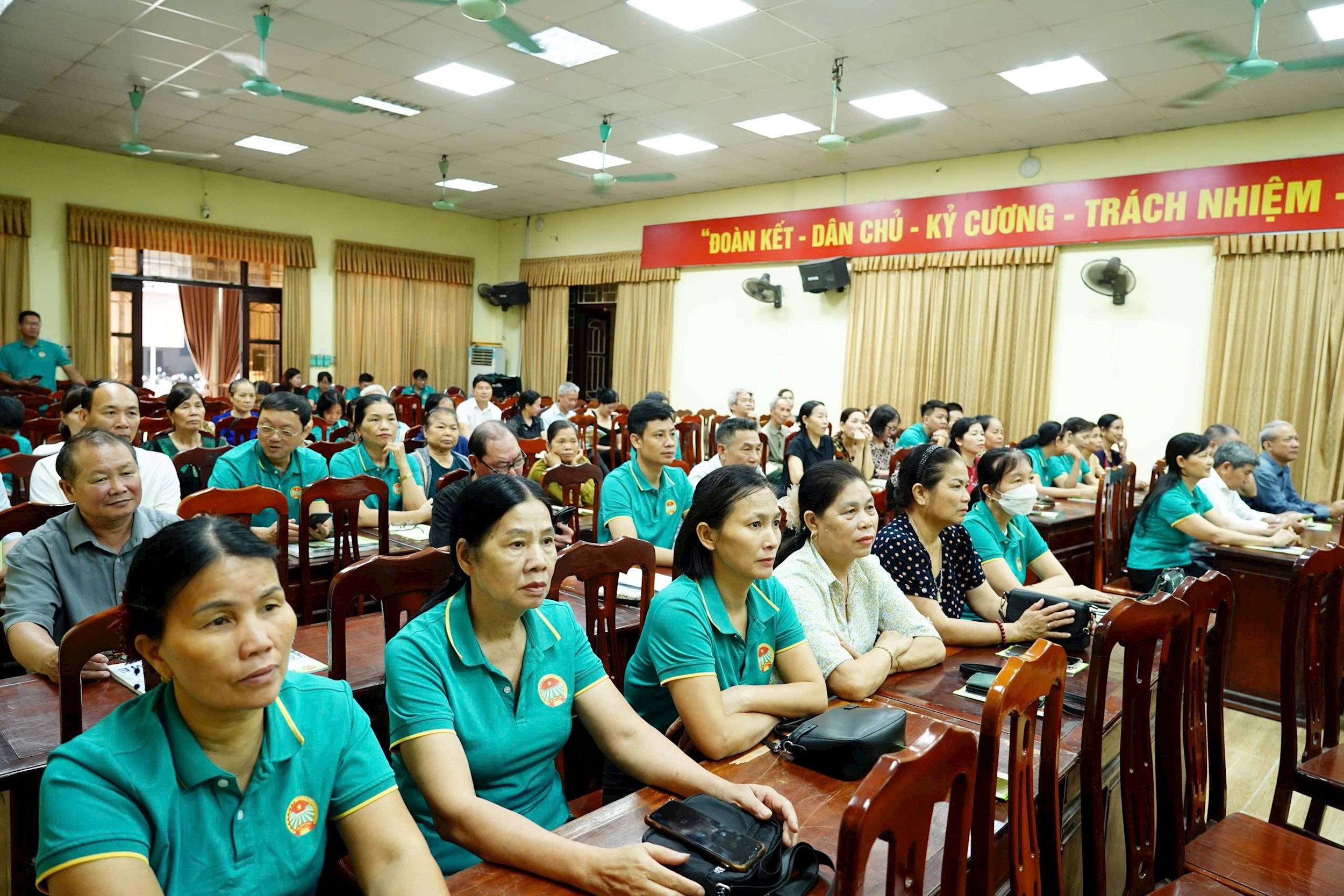 Xã Thường Tín đẩy mạnh tuyên truyền tiêu dùng hàng Việt gắn với tạo đồng thuận giải phóng mặt bằng dự án Khu đô thị thể thao - Olympic