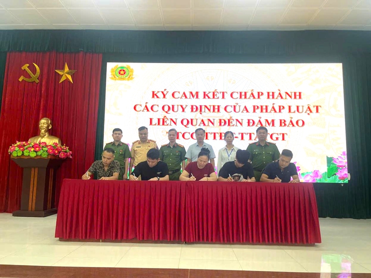 Phường Phú Lương siết chặt quản lý trật tự đô thị, 150 hộ kinh doanh ký cam kết không lấn chiếm lòng đường, vỉa hè