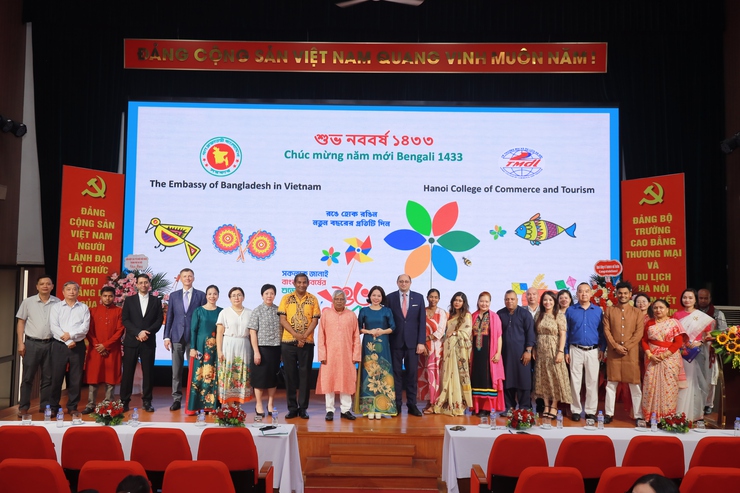 Trường Cao đẳng Thương mại và Du lịch Hà Nội lan tỏa sắc màu văn hóa Bangladesh qua lễ hội Pohela Boishakh 1433