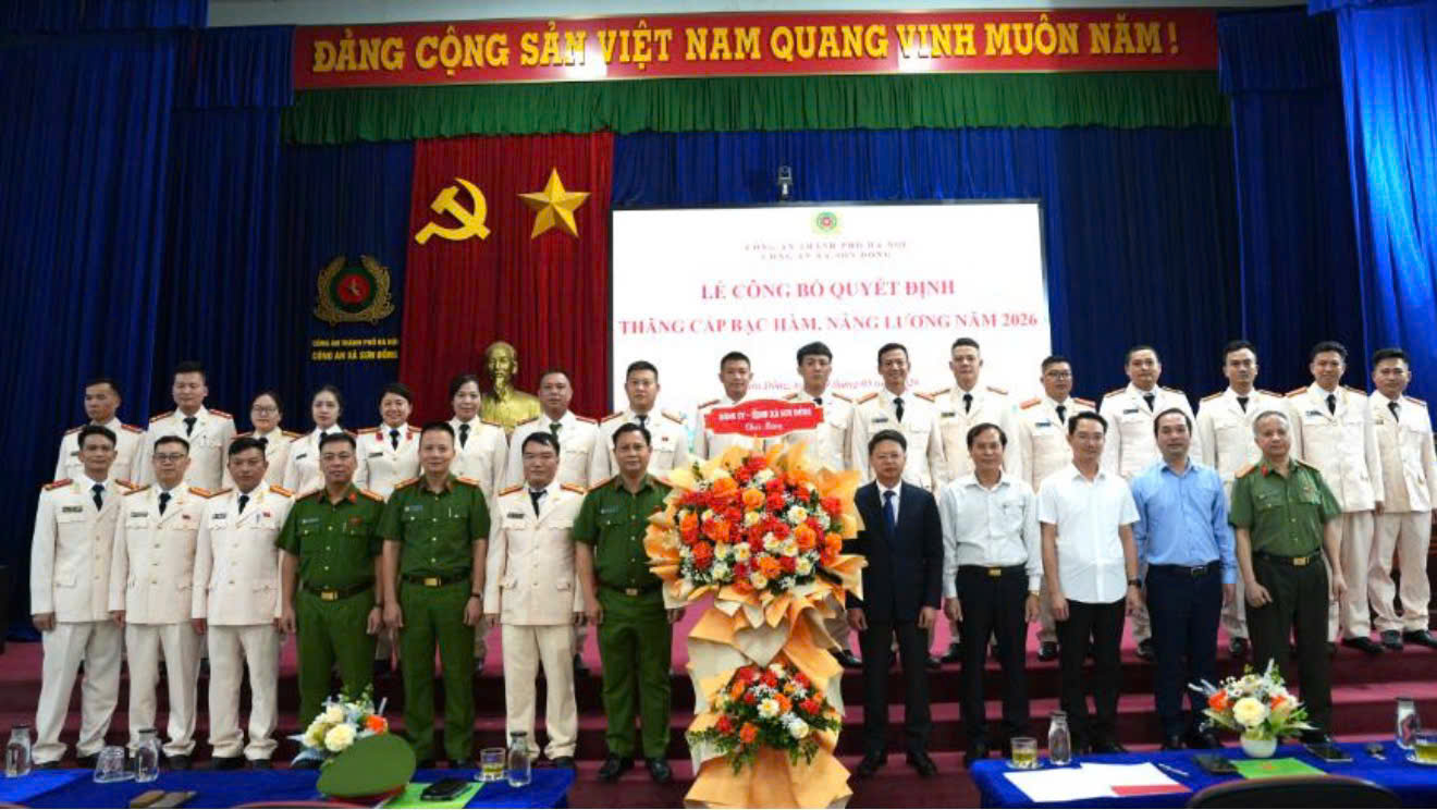 Công an xã Sơn Đồng có 21 cán bộ, chiến sĩ được thăng cấp bậc hàm, nâng lương năm 2026