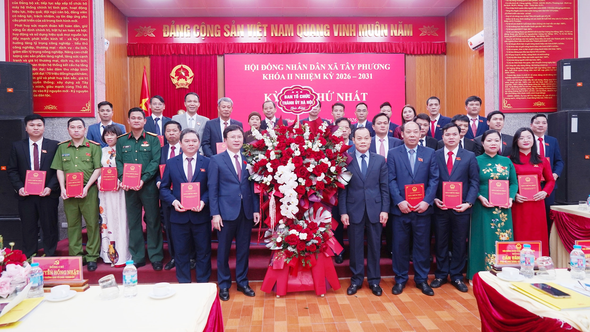 Xã Tây Phương kiện toàn bộ máy lãnh đạo tại Kỳ họp thứ nhất HĐND khóa II