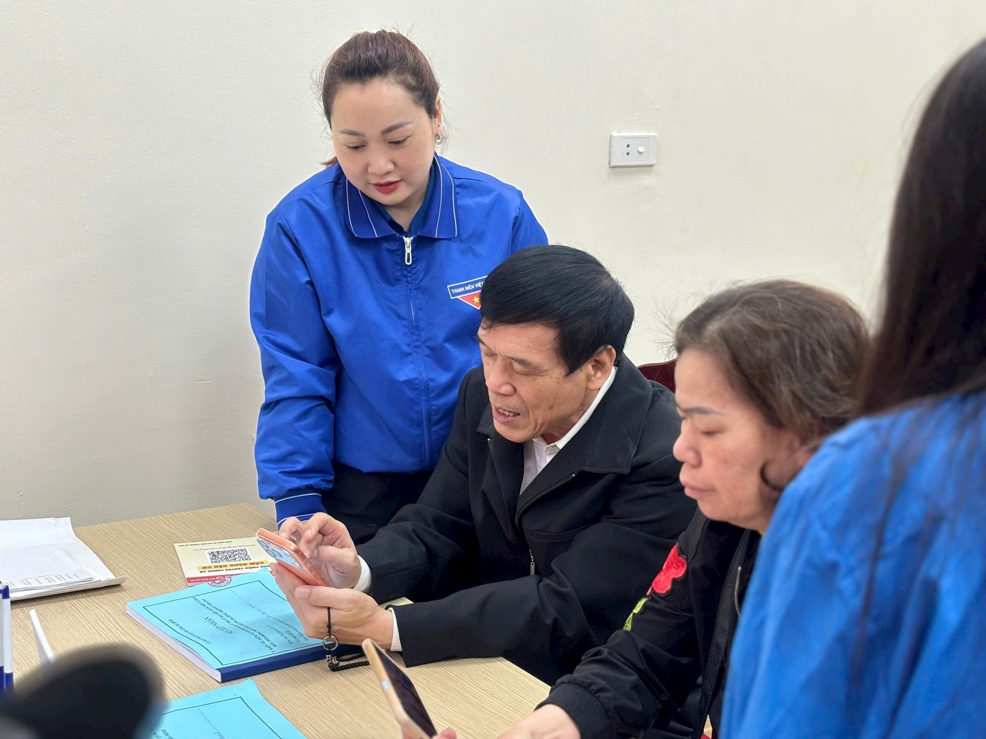 Phường Ba Đình đẩy mạnh chuyển đổi số từ sức trẻ thanh niên