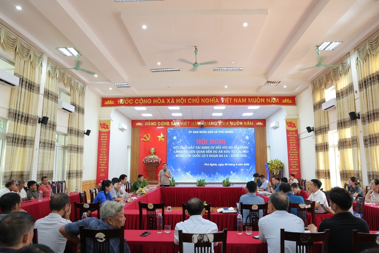 Đẩy nhanh xét giao đất tái định cư, phấn đấu hoàn thành giải phóng mặt bằng Dự án Quốc lộ 6 trước ngày 30-6