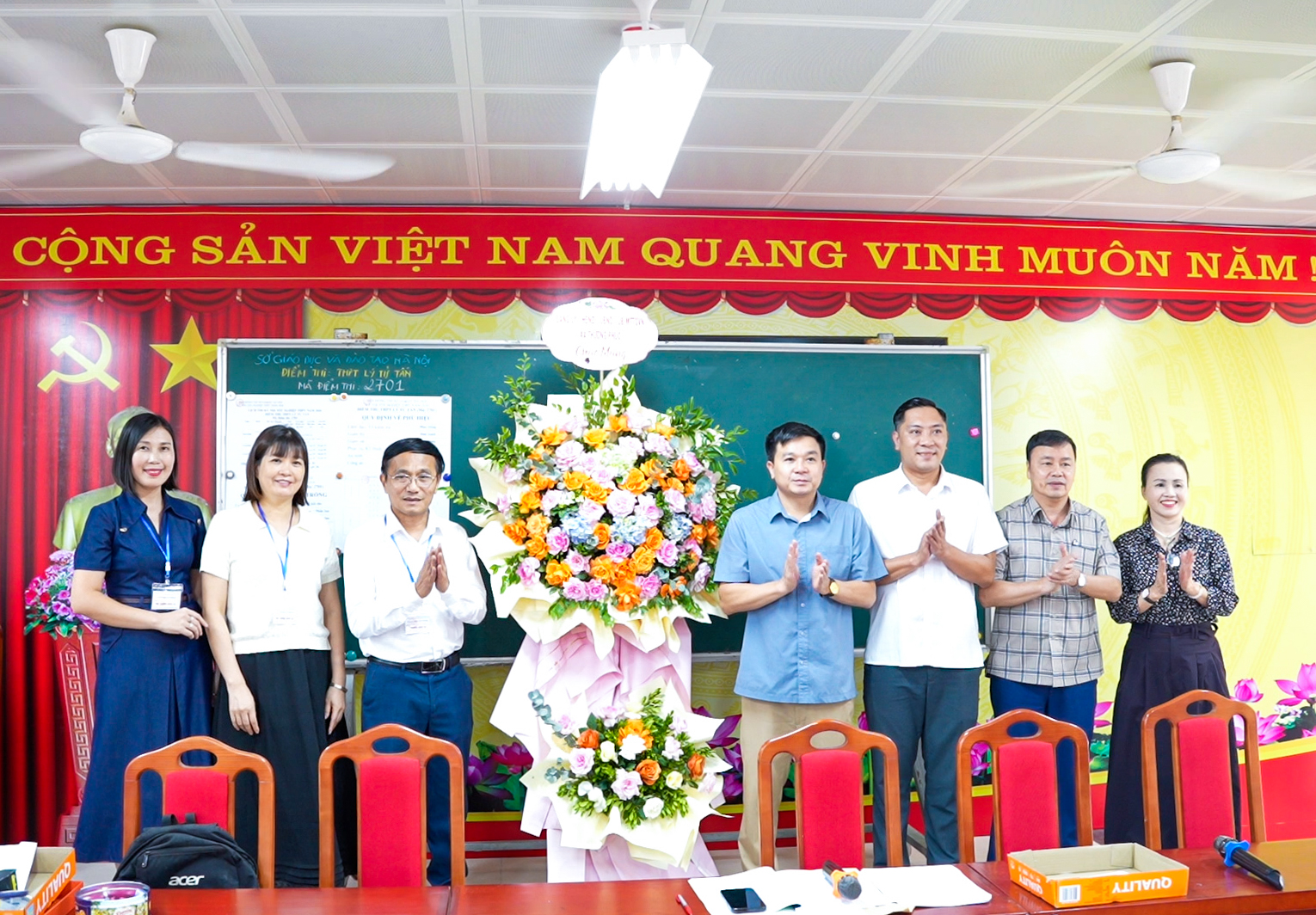 Xã Thượng Phúc động viên thí sinh trước giờ bước vào Kỳ thi tốt nghiệp THPT năm 2026