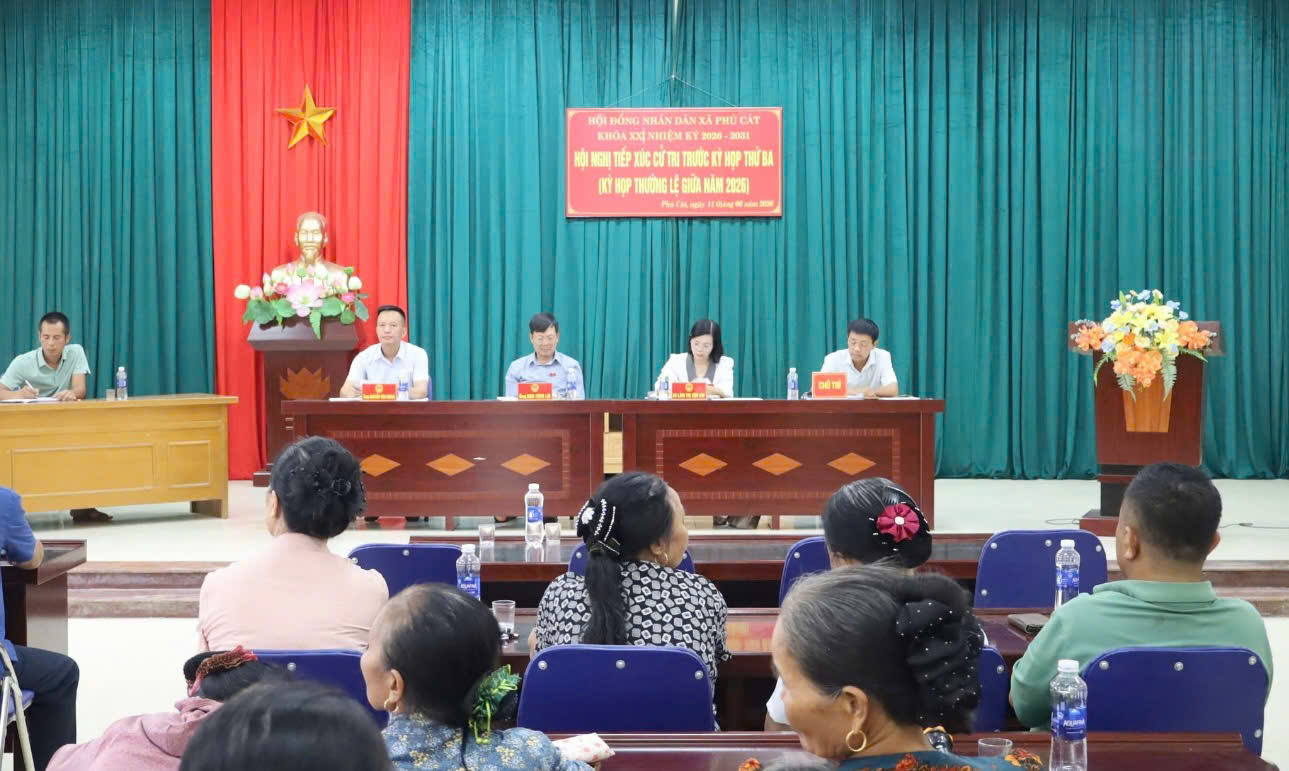 HĐND xã Phú Cát lắng nghe kiến nghị của cử tri thôn 2 và thôn 3 trước kỳ họp thường lệ giữa năm
