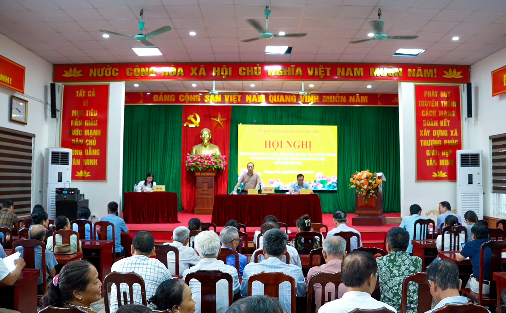 Xã Thượng Phúc đối thoại về thủ tục hành chính, nâng cao chất lượng phục vụ người dân và doanh nghiệp