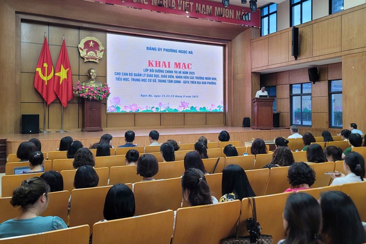 Hà Nội triển khai bồi dưỡng lý luận chính trị hè và sinh hoạt chính trị đầu khóa năm 2026